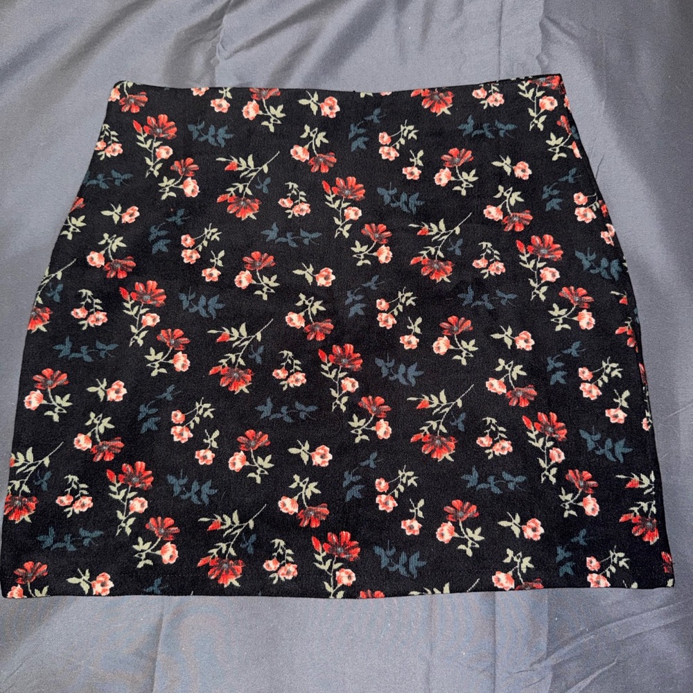SHEIN Black Floral Mini Skirt